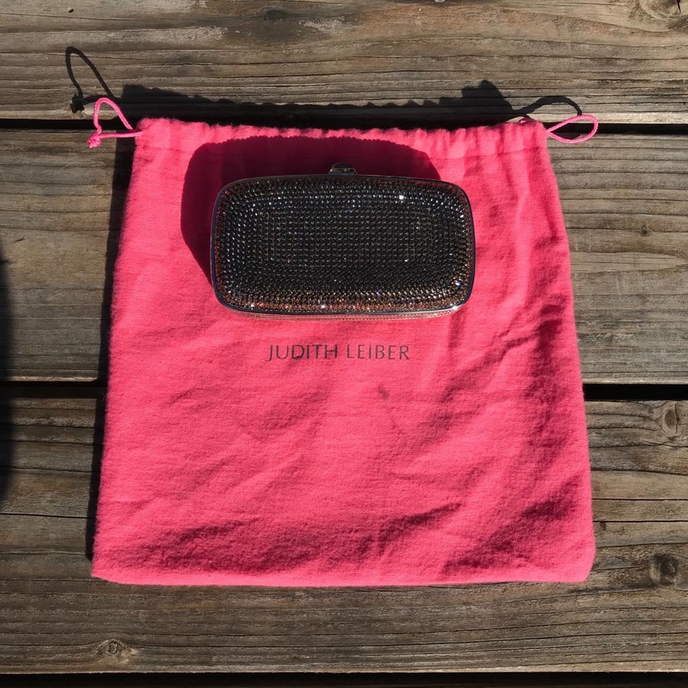 Taupe Judith Leiber purse 👛